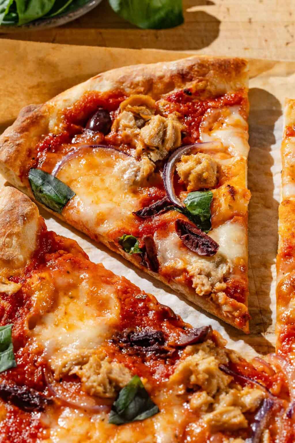 tuna-pizza-pizza-tonno-e-cipolla-the-mediterranean-dish