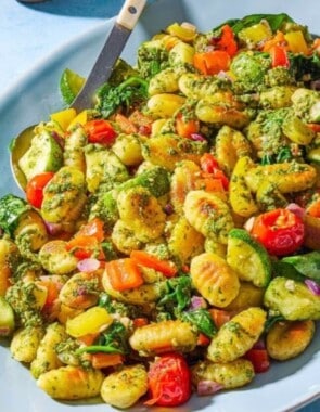 Crispy gnocchi with pesto web story poster image.