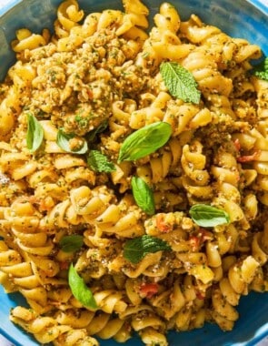 Pesto alla trapanese web story poster image.