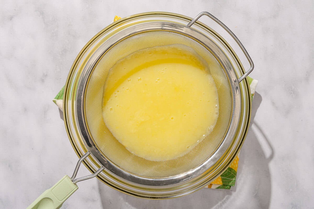 The pudding is tense with a sieve positioned on a bowl.