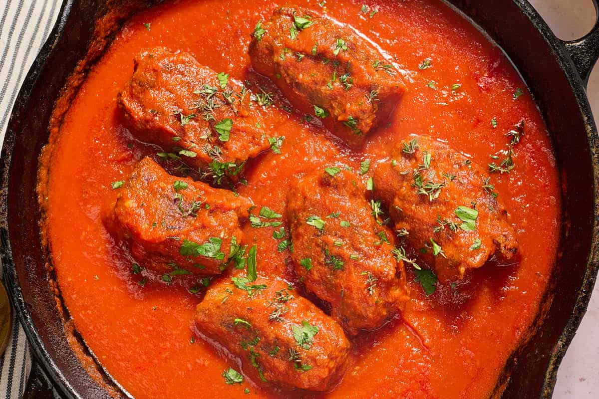 Braciole (Stuffed Beef Rolls)