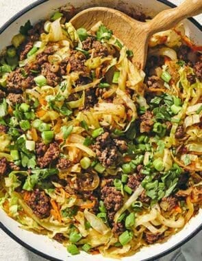 Mediterranean ground beef and cabbage skillet is a delicious high-protein, low-carb dinner on a budget! Ready in 30 mins or less