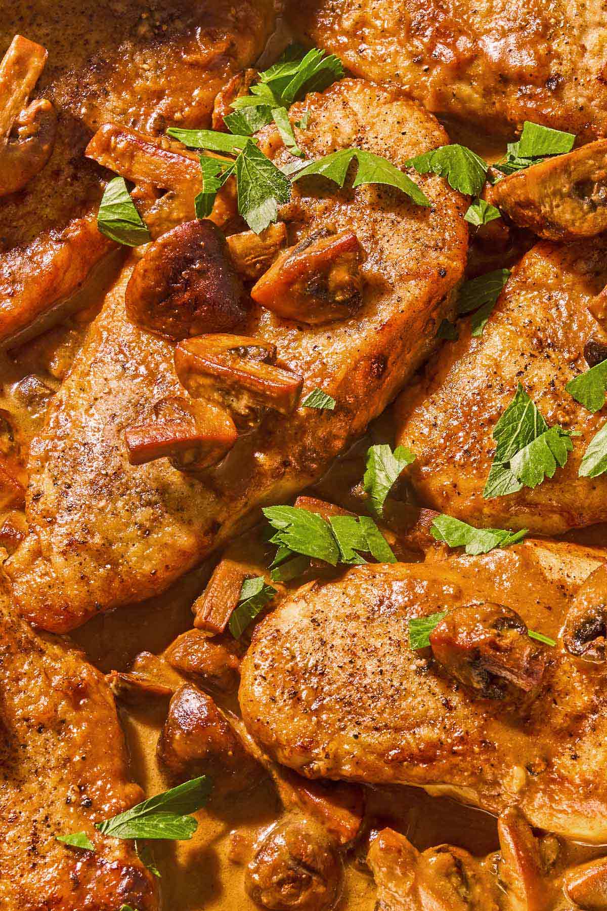 A close up of chicken marsala.