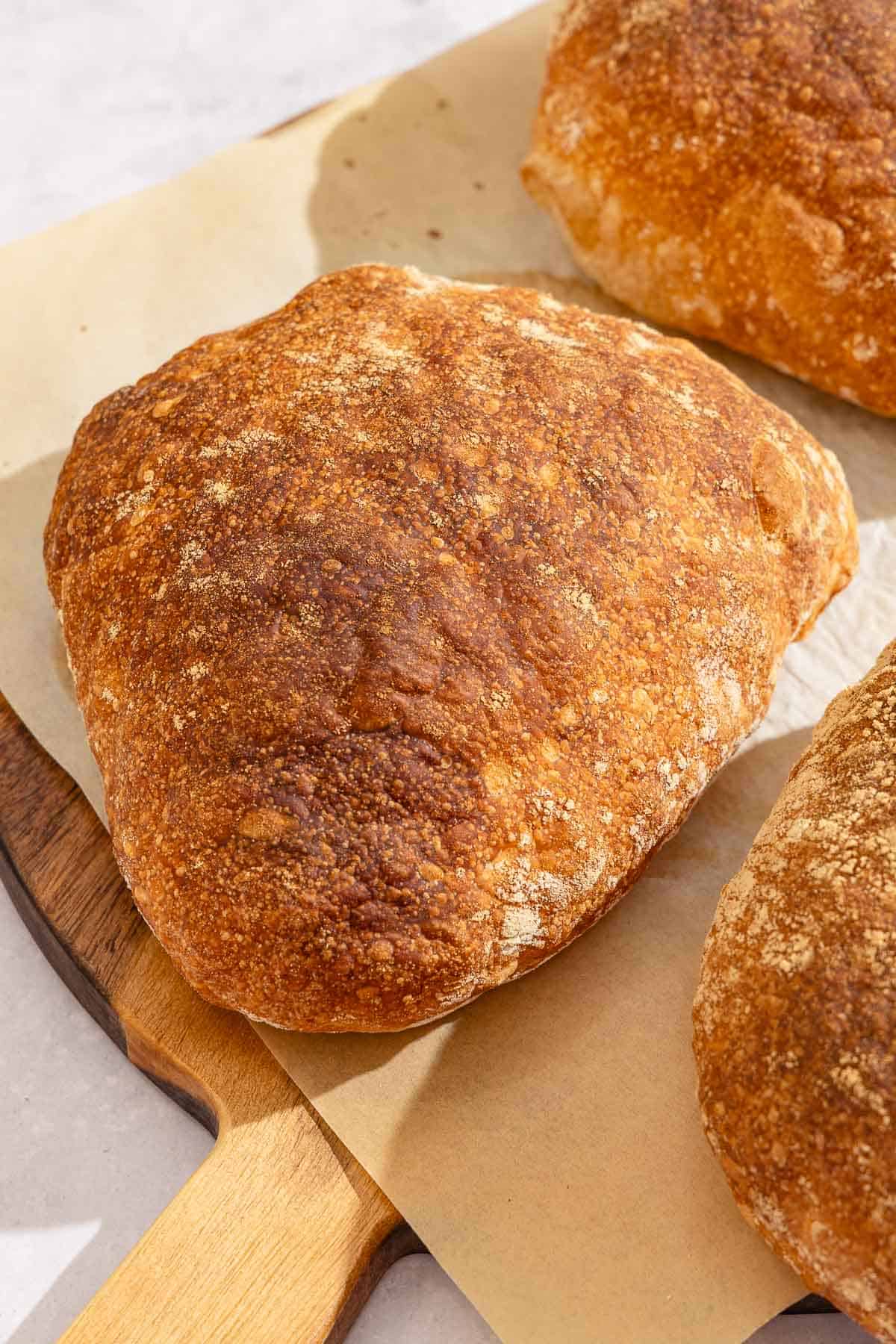 A loaf of pan de cristal on a cutting board.